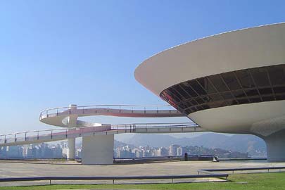 La struttura avveniristica del Museo de Arte Contemporânea de Niteroi