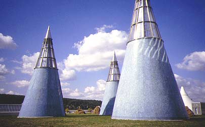 I caratteristici pinnacoli sul tetto della Kunst- und Ausstellungshalle der BRD, Bonn