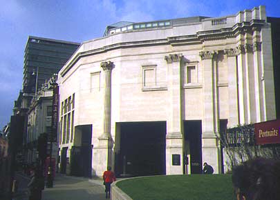 La Sainsbury Wing, espansione della National Gallery di Londra, verso Trafalgar Square