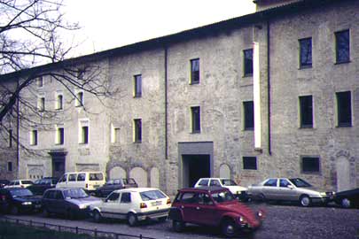 Veduta esterna della Galleria d'Arte Moderna e Contemporanea (GAMEC) a Bergamo