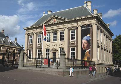 L'elegante edificio del Mauritshuis, a L'Aia