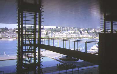 Veduta di Lucerna dalla terrazza, sotto la grande tettoia del Kunstmuseum Luzern