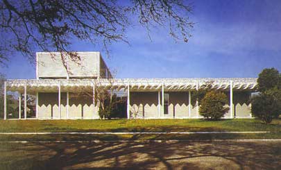 Scorcio della Menil Collection di Houston (TX), con l'elegante edificio progettato da Renzo Piano