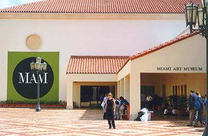 Entrata del Miami Art Museum (MAM), a Miami (FL)