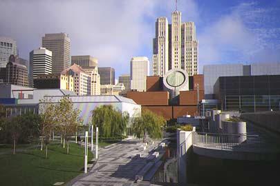 Veduta del San Francisco Museum of Modern Art (SFMoMA) e del complesso di Yerba Buena a San Francisco (CA)